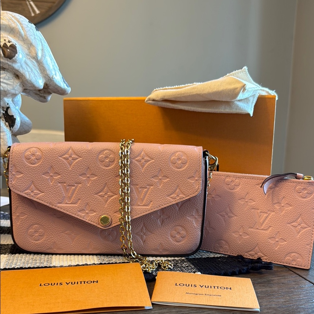 Louis Vuitton Pochette Felicie Empreinte Pink; Like new! - Picture 5 of 17